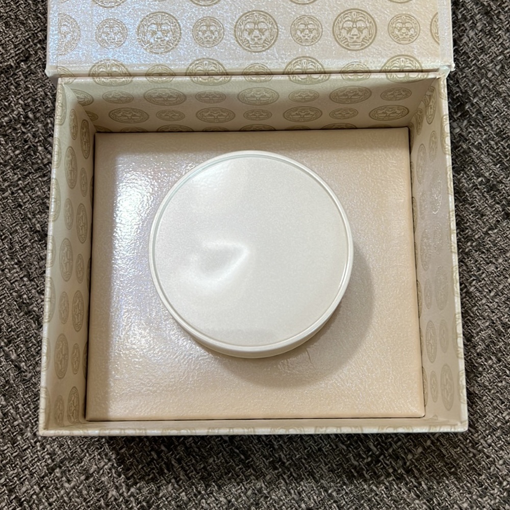 Lionesse White Pearl Day Moisturizer - Picture 3 of 4